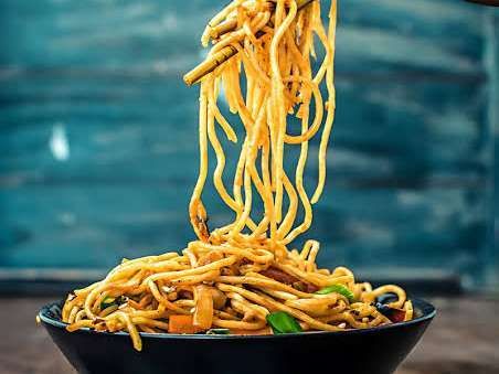 Veg Hakka Noodles Full